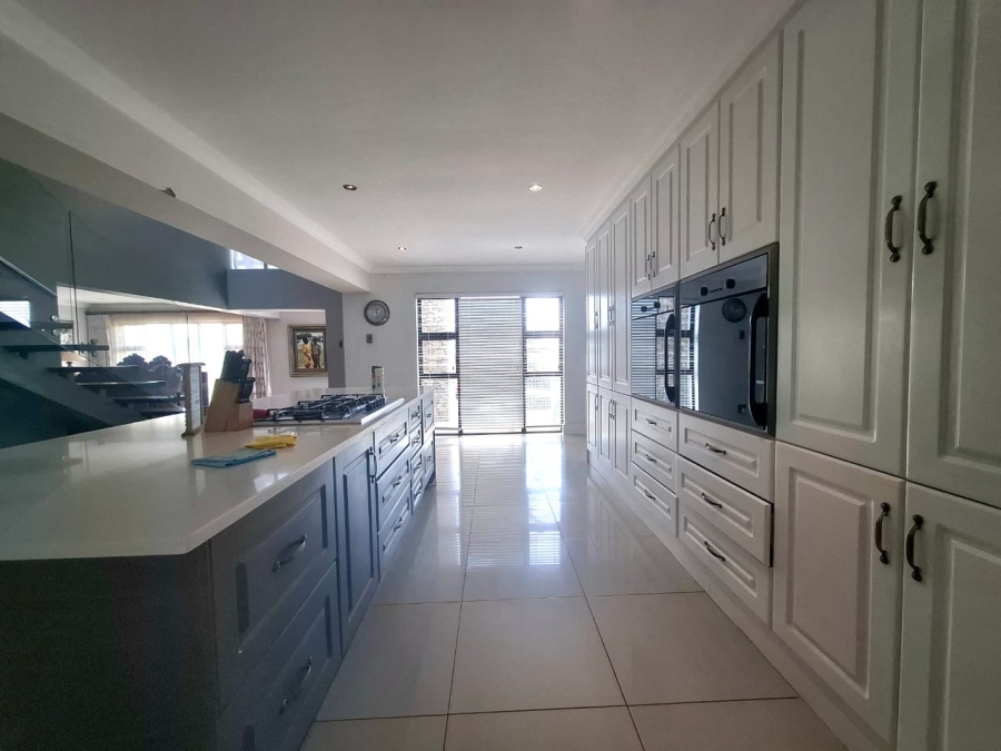 6 Bedroom Property for Sale in Gonubie Eastern Cape